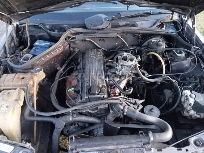 Mercedes 190 1992, 335,000 km - 2.0 l - Qax