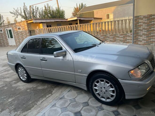 Mercedes C 240 1999, 384,457 km - 2.4 л - Biləsuvar