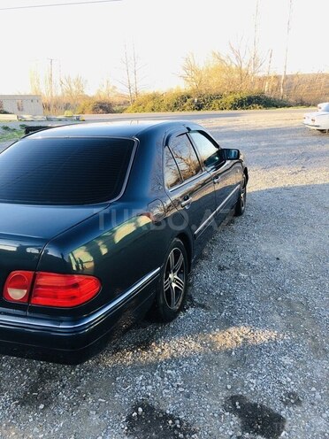 Mercedes E 230 1996, 506,000 km - 2.3 л - Yevlax