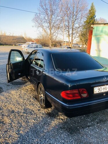 Mercedes E 230 1996, 506,000 km - 2.3 л - Yevlax