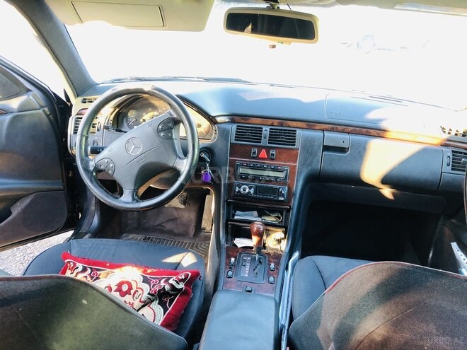 Mercedes E 230 1996, 506,000 km - 2.3 л - Yevlax