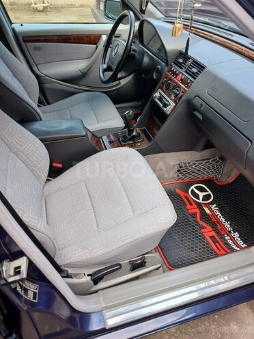 Mercedes C 200 1999, 210,000 km - 2.0 л - Ucar