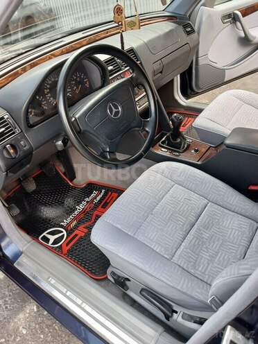 Mercedes C 200 1999, 210,000 km - 2.0 л - Ucar