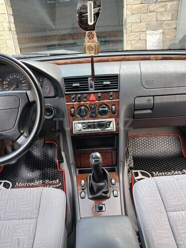 Mercedes C 200 1999, 210,000 km - 2.0 л - Ucar