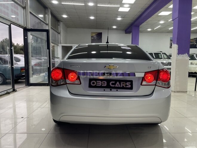 Chevrolet Cruze-12