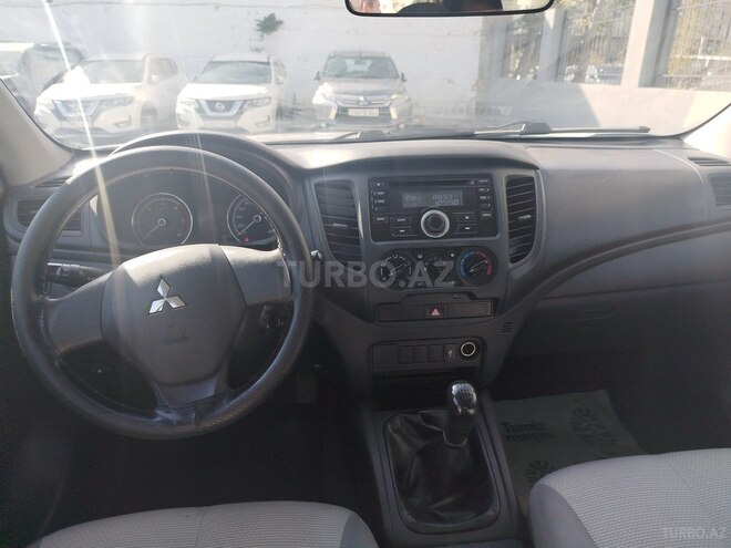 Mitsubishi L200-8