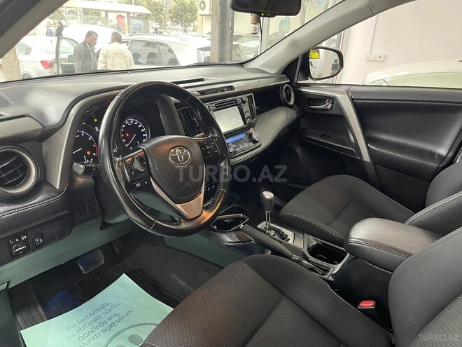 Toyota RAV4-9