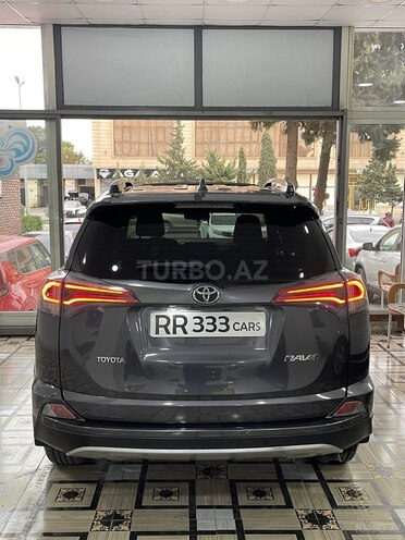 Toyota RAV4-8