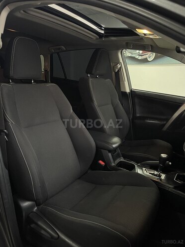 Toyota RAV4-12