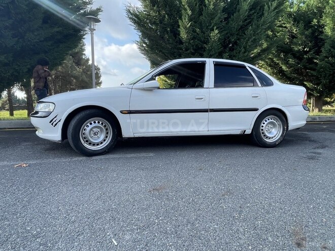 Opel Vectra 1996, 265,000 km - 1.8 l - Qax