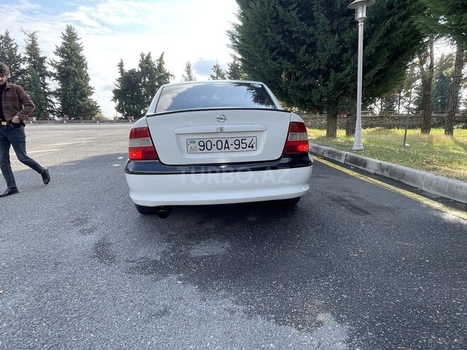Opel Vectra 1996, 265,000 km - 1.8 l - Qax