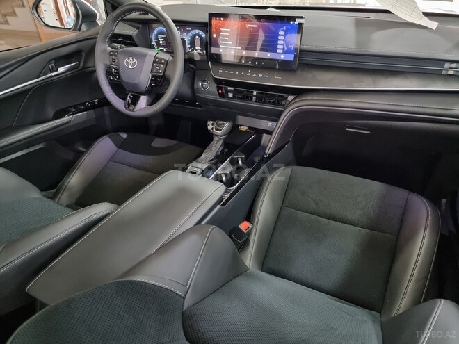 Toyota Camry-13