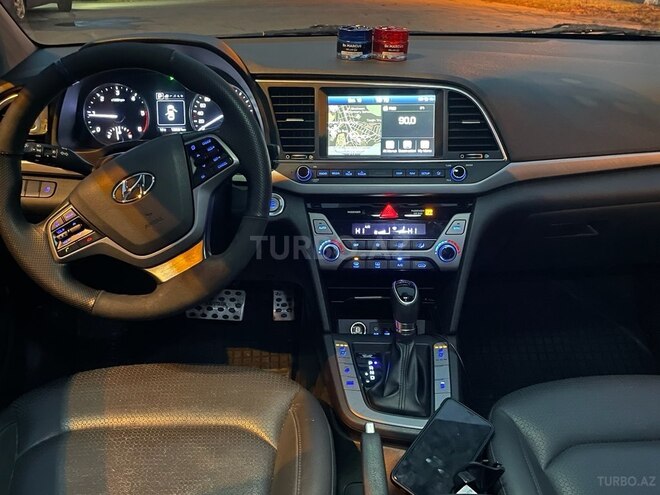Hyundai Avante 2017, 139,000 km - 1.6 l - Quba