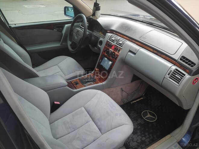 Mercedes E 240 1998, 303,000 km - 2.4 l - Qazax