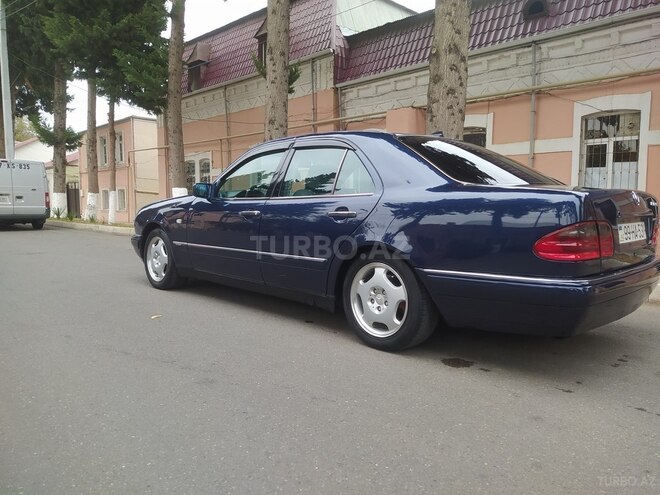 Mercedes E 240 1998, 303,000 km - 2.4 l - Qazax