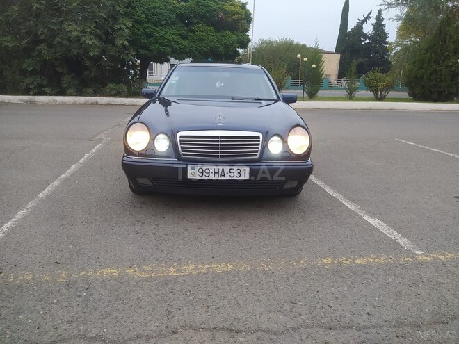 Mercedes E 240 1998, 303,000 km - 2.4 l - Qazax