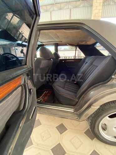 Mercedes E 250 1991, 515,225 km - 2.5 l - Saatlı