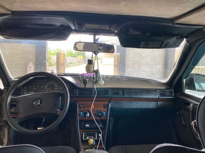 Mercedes E 250 1991, 515,225 km - 2.5 l - Saatlı