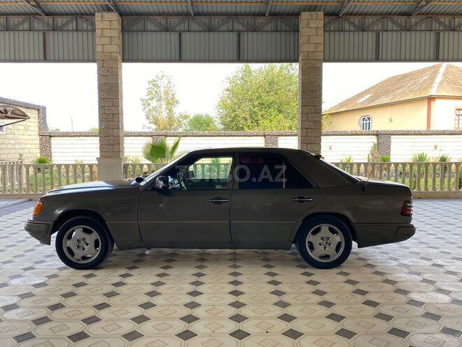 Mercedes E 250 1991, 515,225 km - 2.5 l - Saatlı