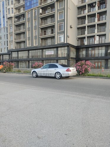 Mercedes E 240 2002, 317,000 km - 2.6 l - Sumqayıt