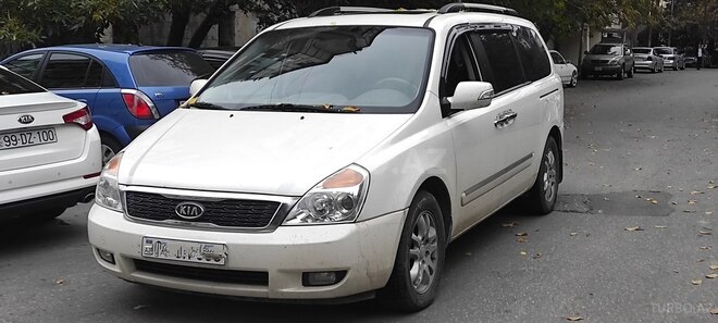 Kia Carnival-1