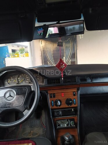 Mercedes E 250 1991, 237,651 km - 2.5 л - Salyan