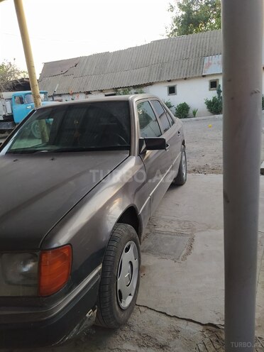 Mercedes E 250 1991, 237,651 km - 2.5 л - Salyan