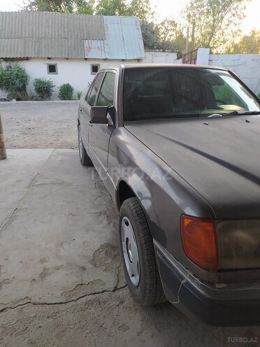 Mercedes E 250 1991, 237,651 km - 2.5 л - Salyan
