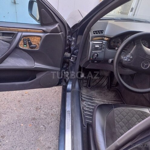 Mercedes E 240 2000, 190,000 km - 2.4 l - Bakı