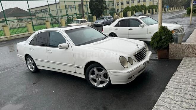 Mercedes E 240 2001, 269,000 km - 2.4 l - Zaqatala