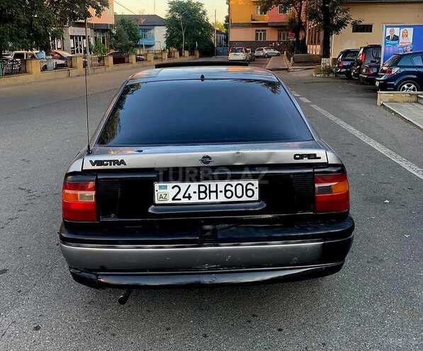 Opel Vectra 1995, 456,789 km - 1.6 l - Qusar