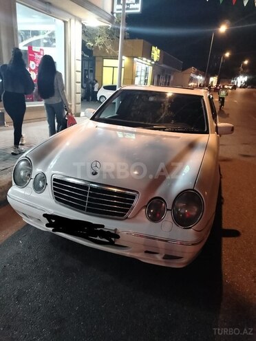 Mercedes E 240 2001, 220,000 km - 2.4 l - Bakı