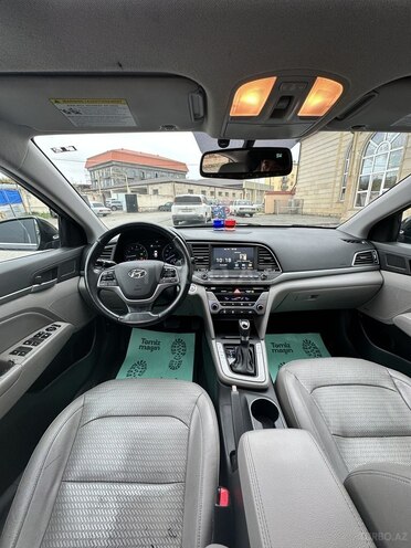 Hyundai Elantra 2016, 196,826 km - 2.0 л - Quba