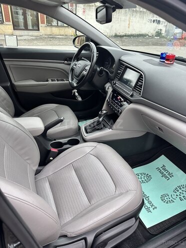 Hyundai Elantra 2016, 196,826 km - 2.0 л - Quba