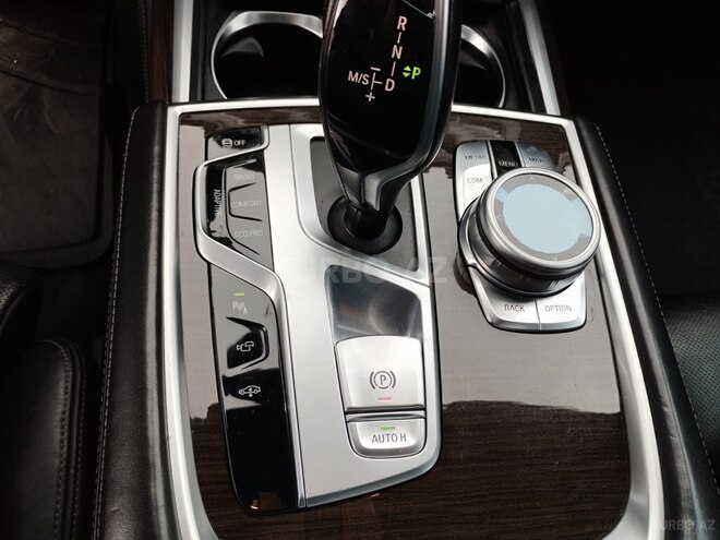 BMW 740 2016, 242,400 km - 3.0 l - Bakı