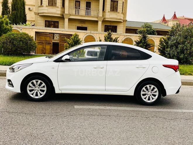 Hyundai Accent-4
