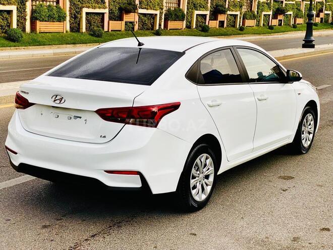 Hyundai Accent-7