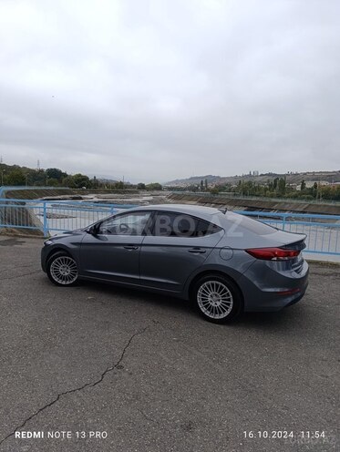 Hyundai Avante 2015, 192,000 km - 1.6 l - Quba
