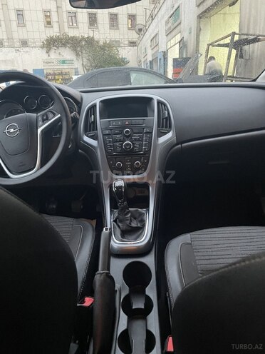 Opel Astra 2015, 132,300 km - 1.6 l - Bakı
