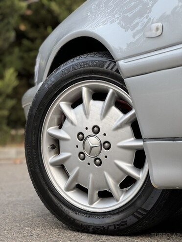 Mercedes C 200 1998, 298,000 km - 2.0 l - Saatlı