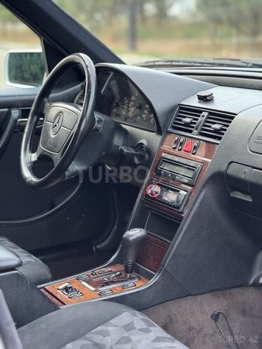 Mercedes C 200 1998, 298,000 km - 2.0 l - Saatlı