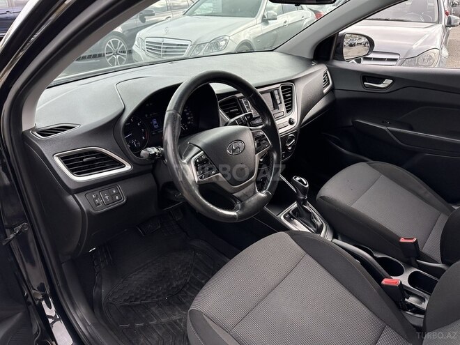 Hyundai Accent-13