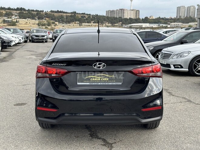Hyundai Accent-11