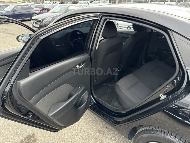 Hyundai Accent-18