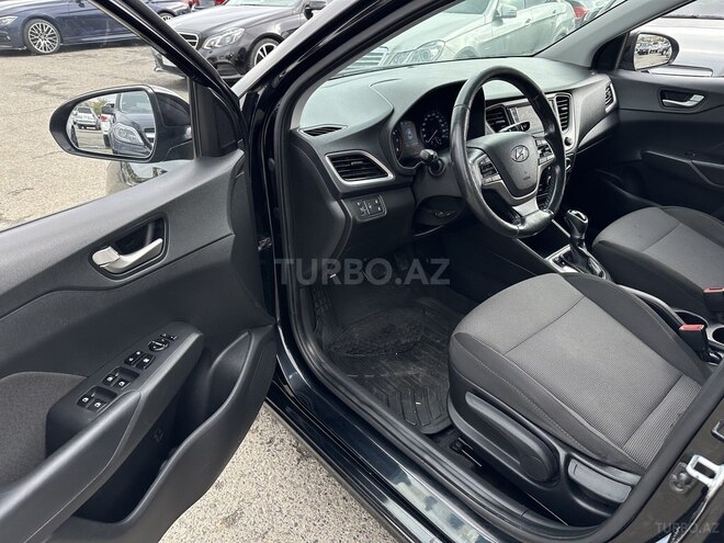 Hyundai Accent-14