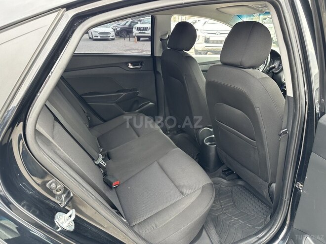 Hyundai Accent-20