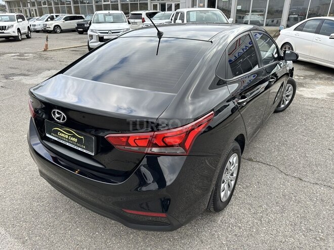Hyundai Accent-10
