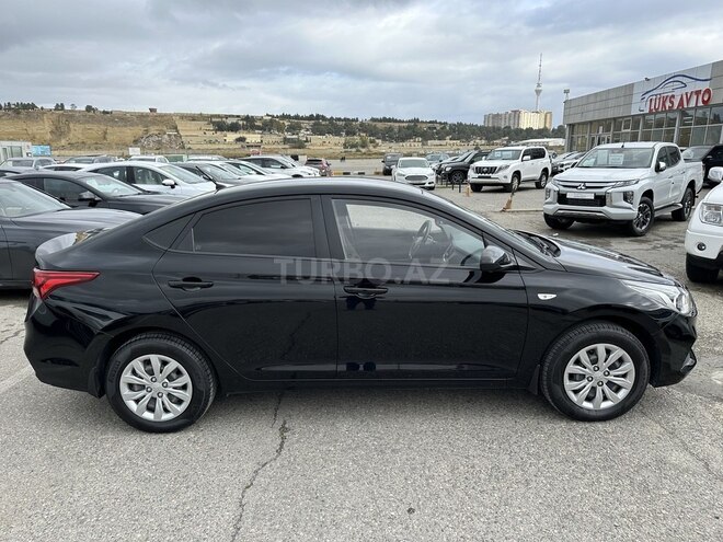 Hyundai Accent-6