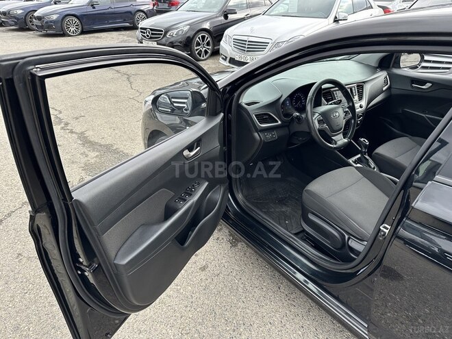 Hyundai Accent-15