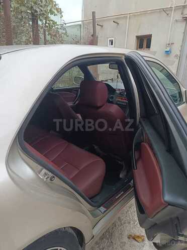Mercedes E 220 d 2001, 299,123 km - 2.2 l - Bakı
